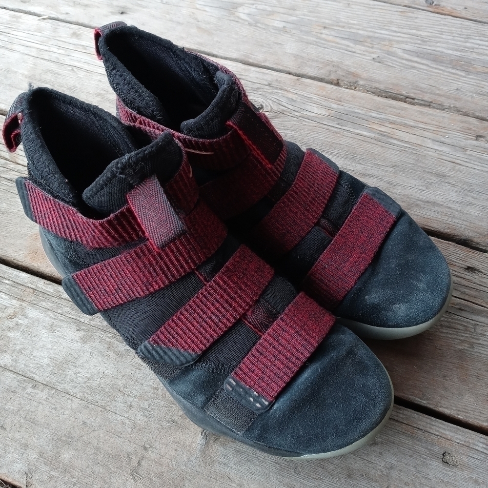 Nike Lebron James Soldier XI 11 Black Red Stardust